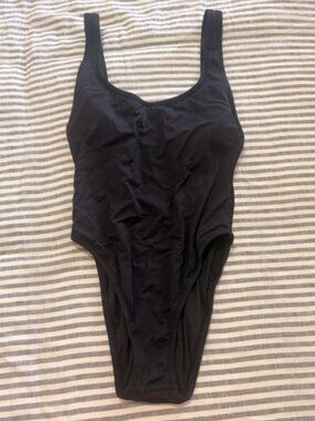 Gap Low-Back One-Piece Swimsuit